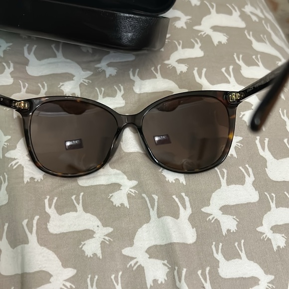Coach sun glasses - Picture 7 of 9